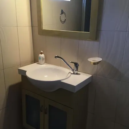 Leonidas 1 Apartment *